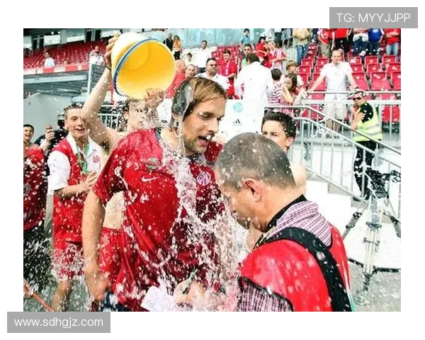 伪装时刻足球明星揭秘背后的真实生活与不为人知的故事